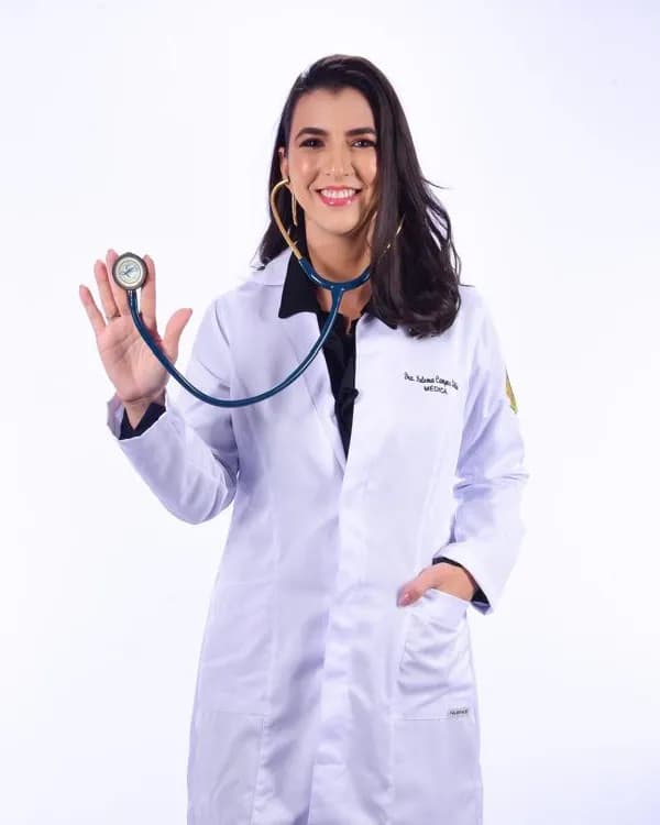 Dra. Paloma, médica e sócia da MultiMed On Line
